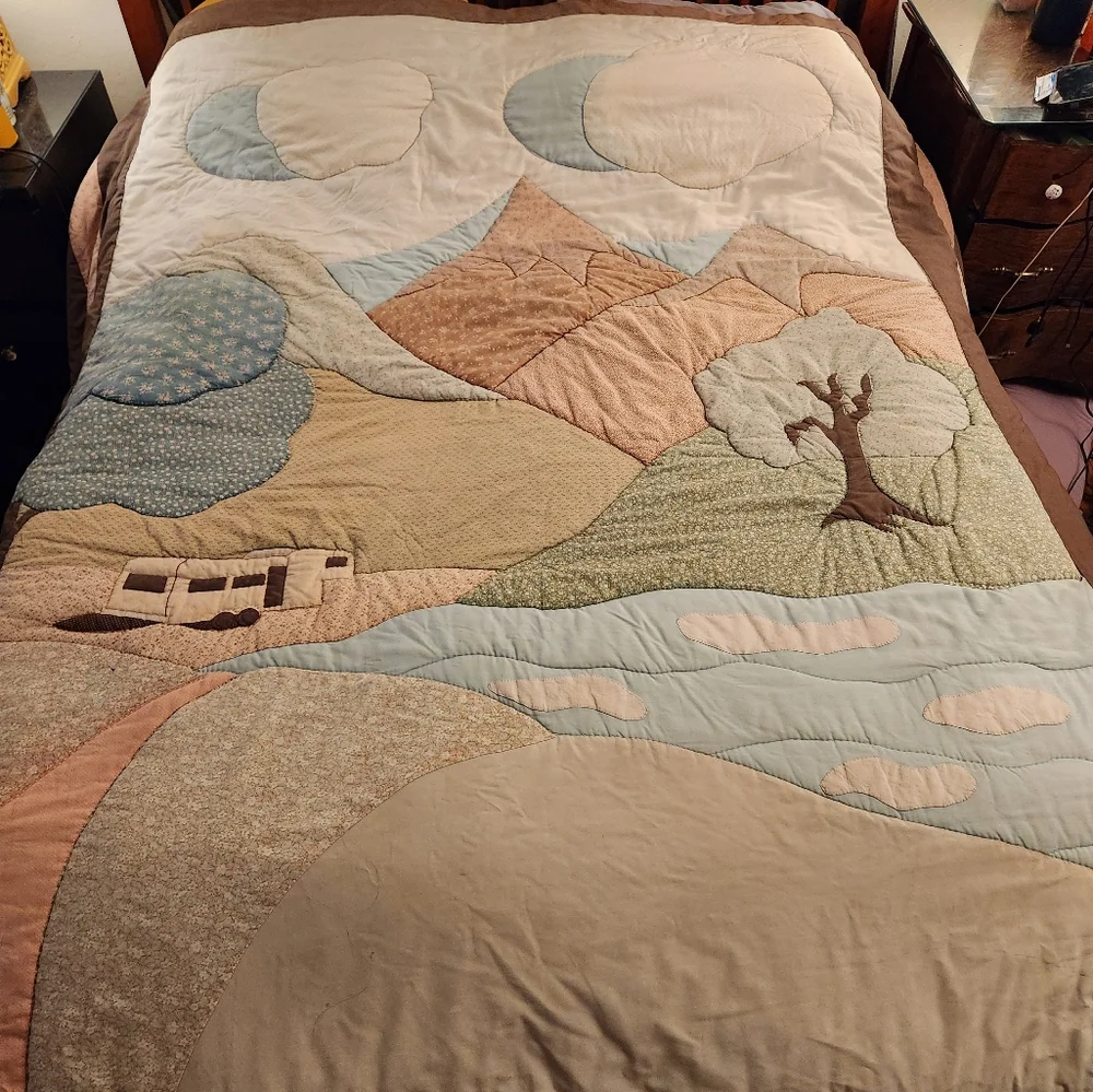 Vintage Patchwork Scenic Hand Quilted Blanket Bedspread